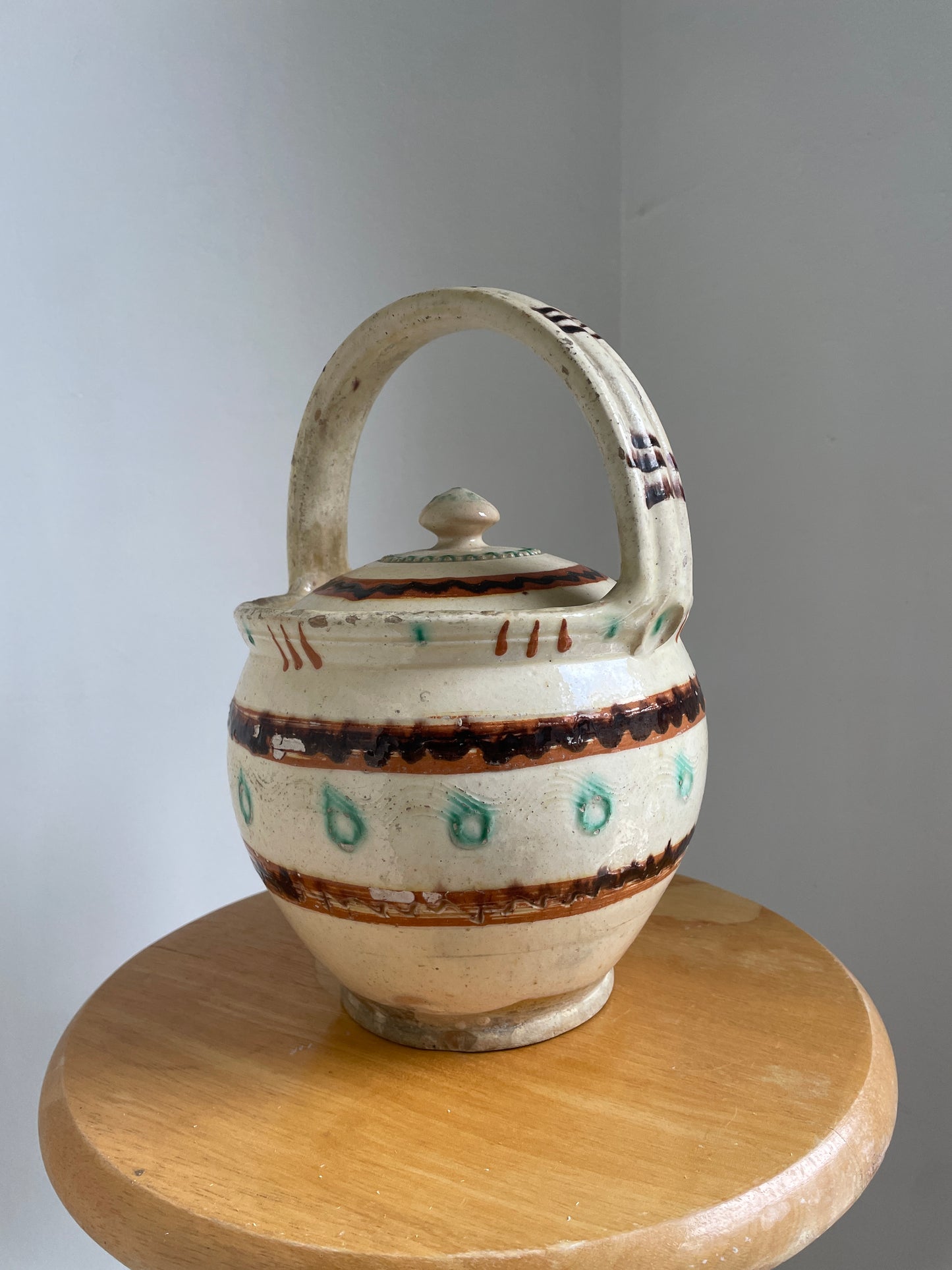 Gammel barselskrukke i keramik