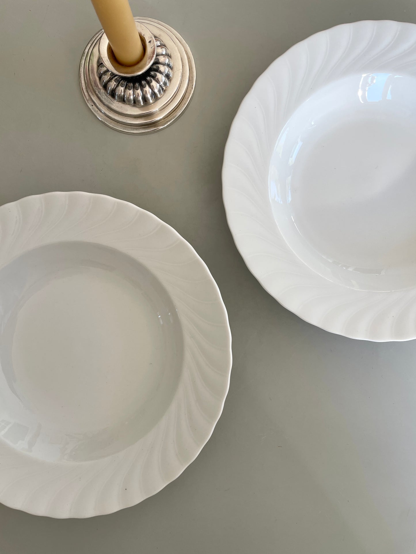 Deep plates with swirl rim