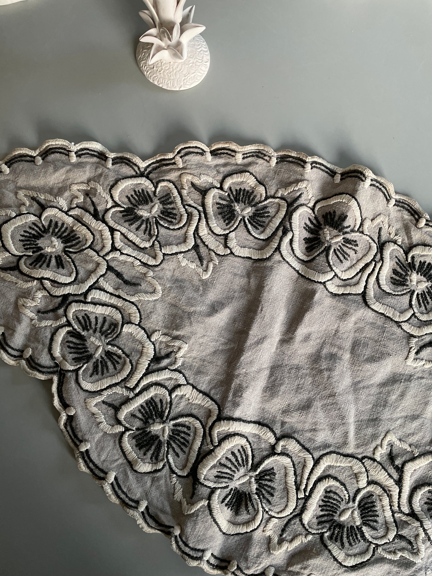 Fin broderet løber/dug