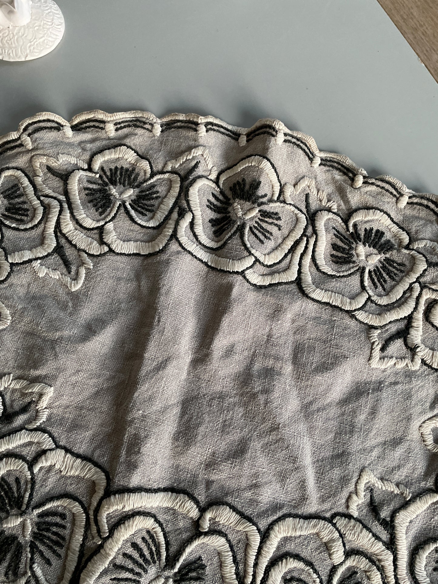 Fin broderet løber/dug