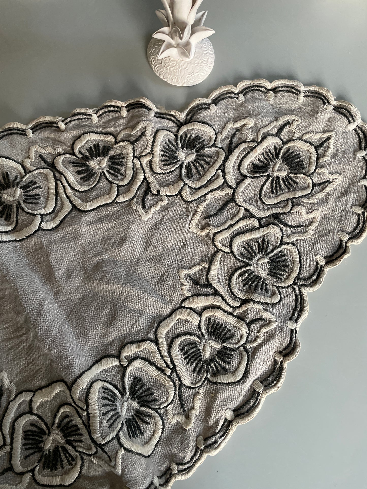 Fin broderet løber/dug