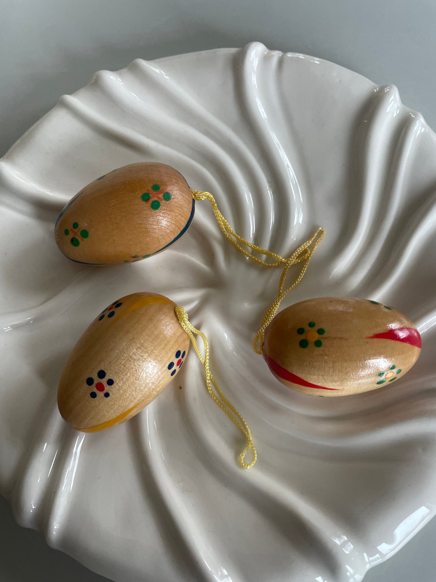 Fine påskeæg i træ