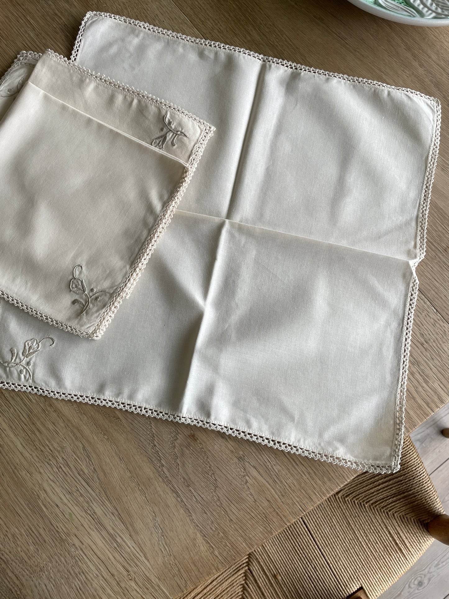 Store beige servietter i stof