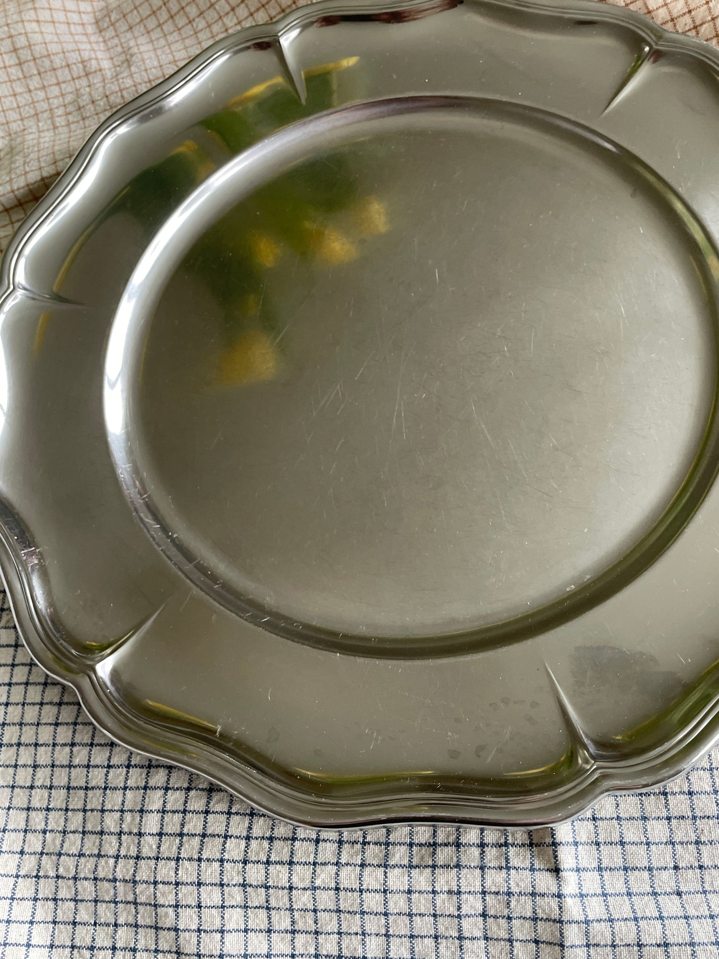 Stort rundt stål fad