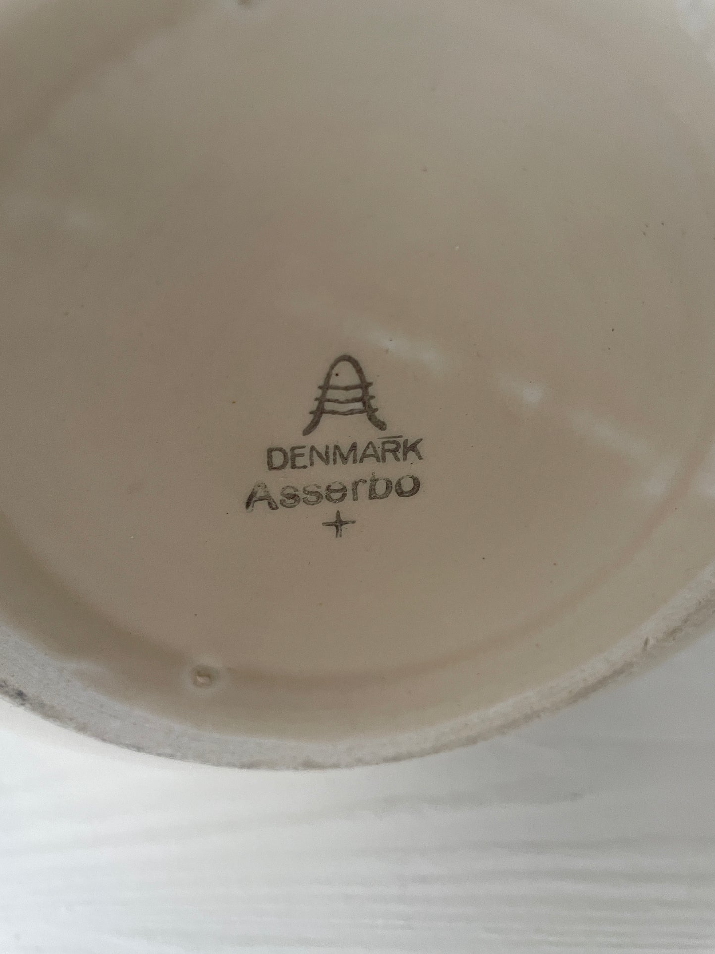 Aluminia bowl with lid