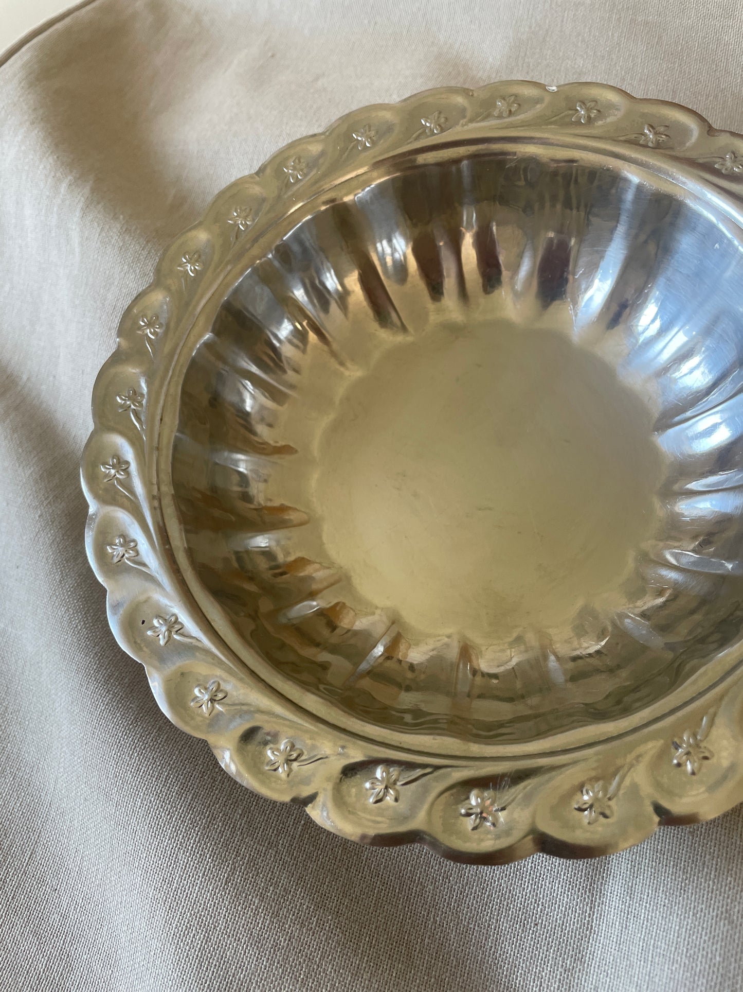 Bowl with beautiful flower border