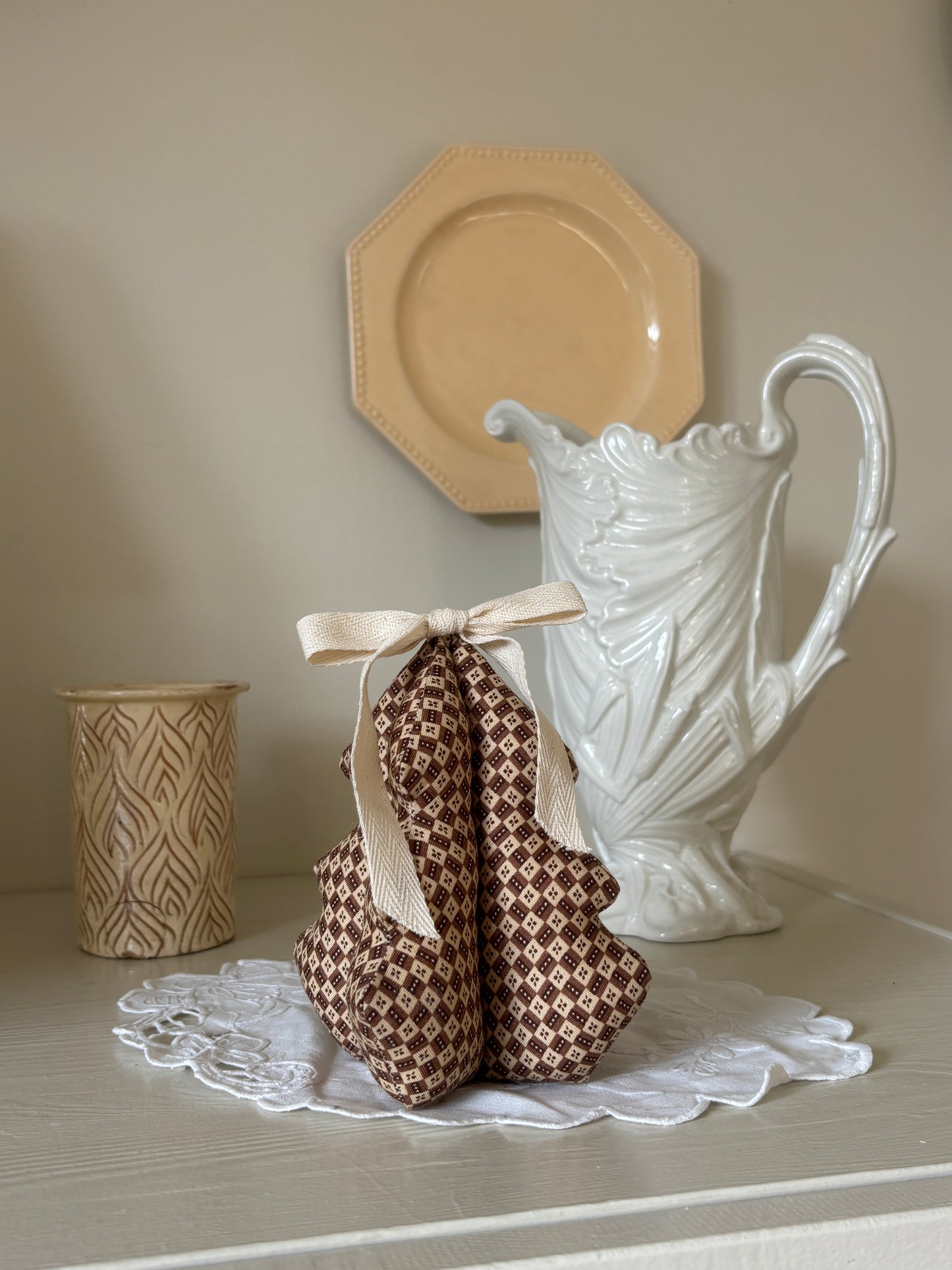 Håndlavet juletræ med sløjfe