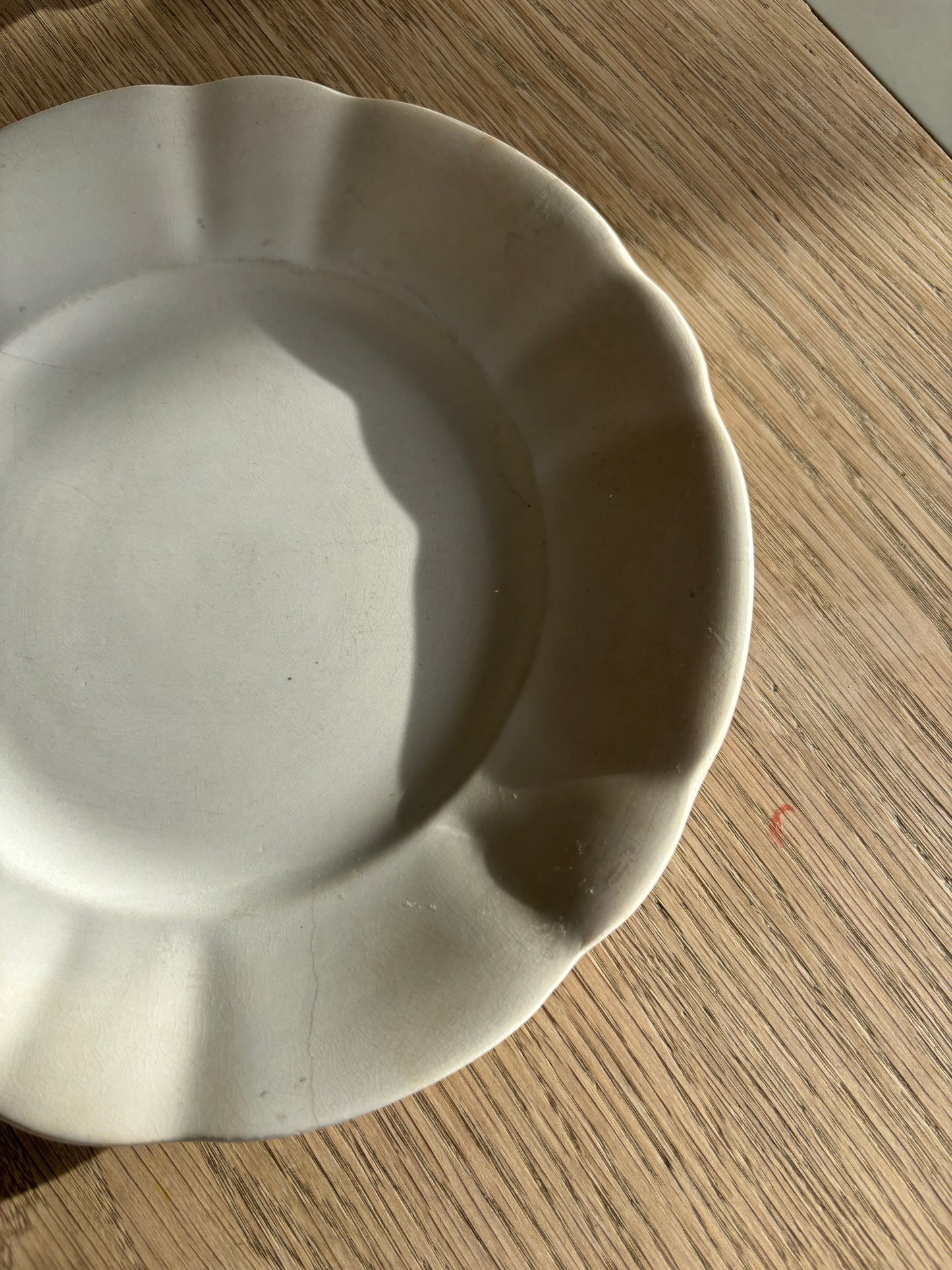 Gammel cremefarvet platte