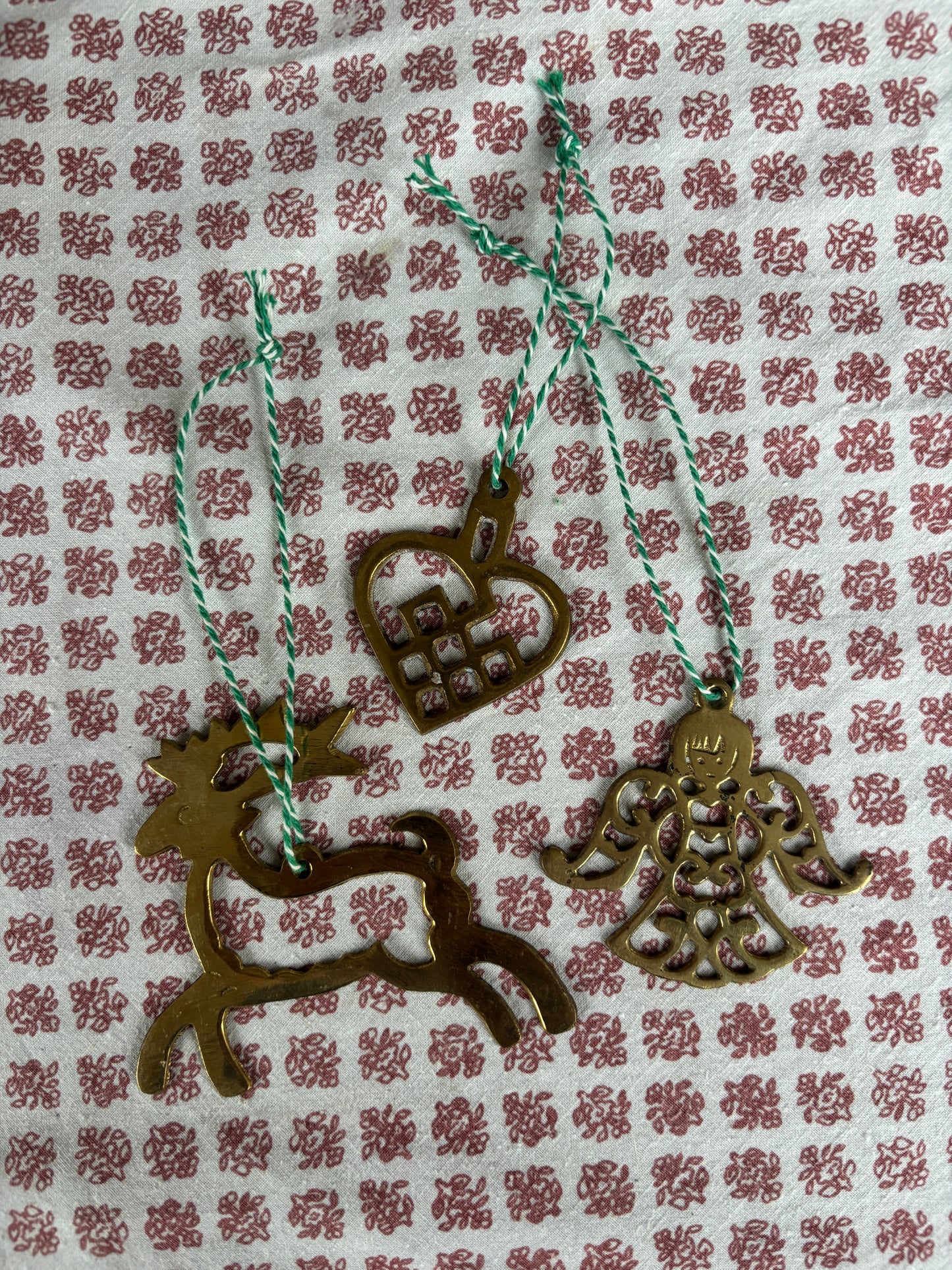 Fine messing ophæng