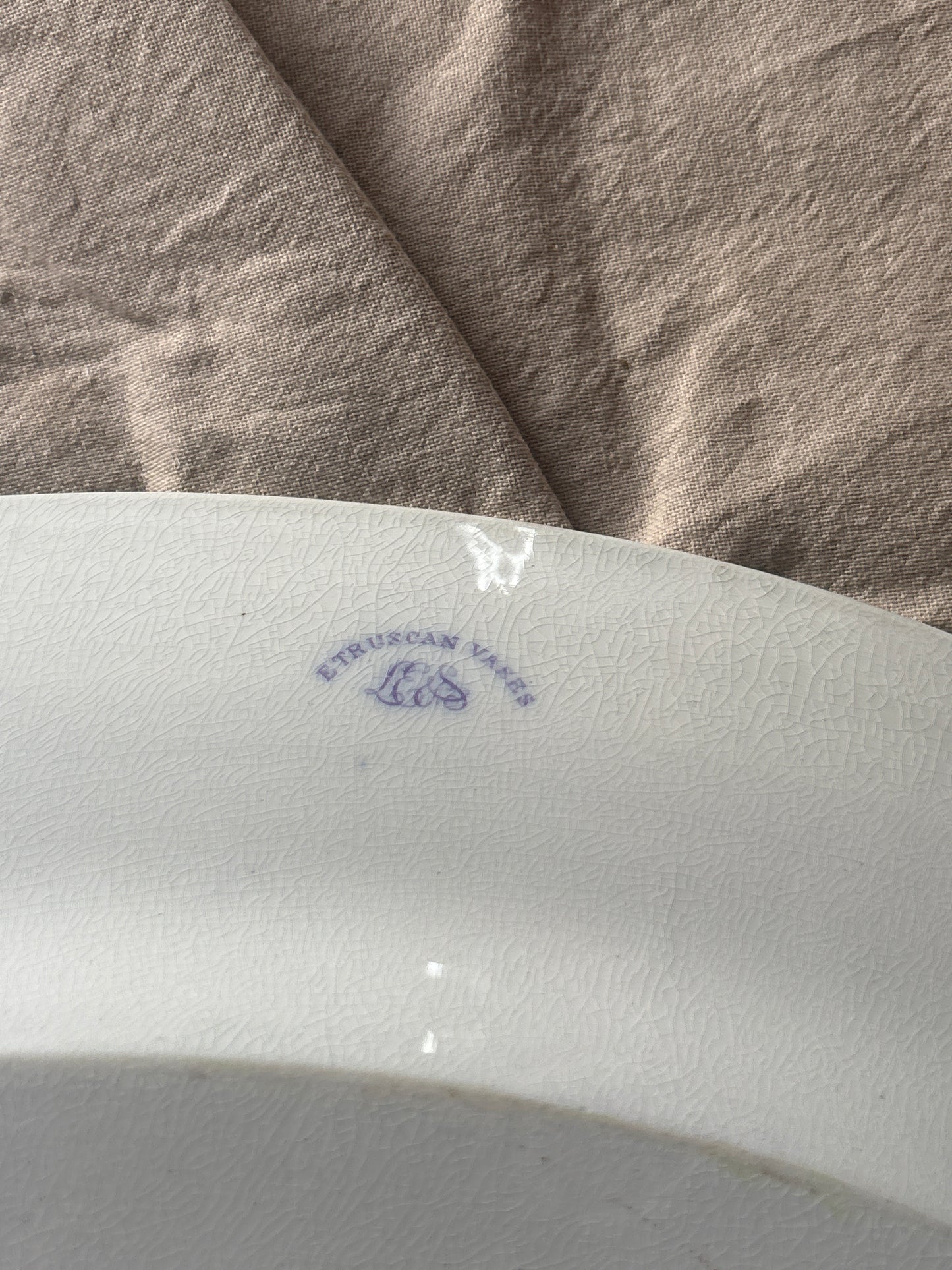 Stort vintage fad med lilla motiv