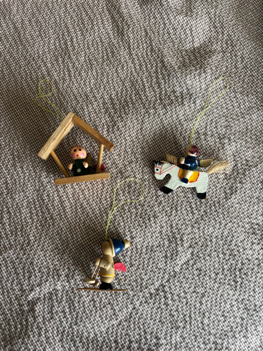 Fint gammelt juleophæng i træ