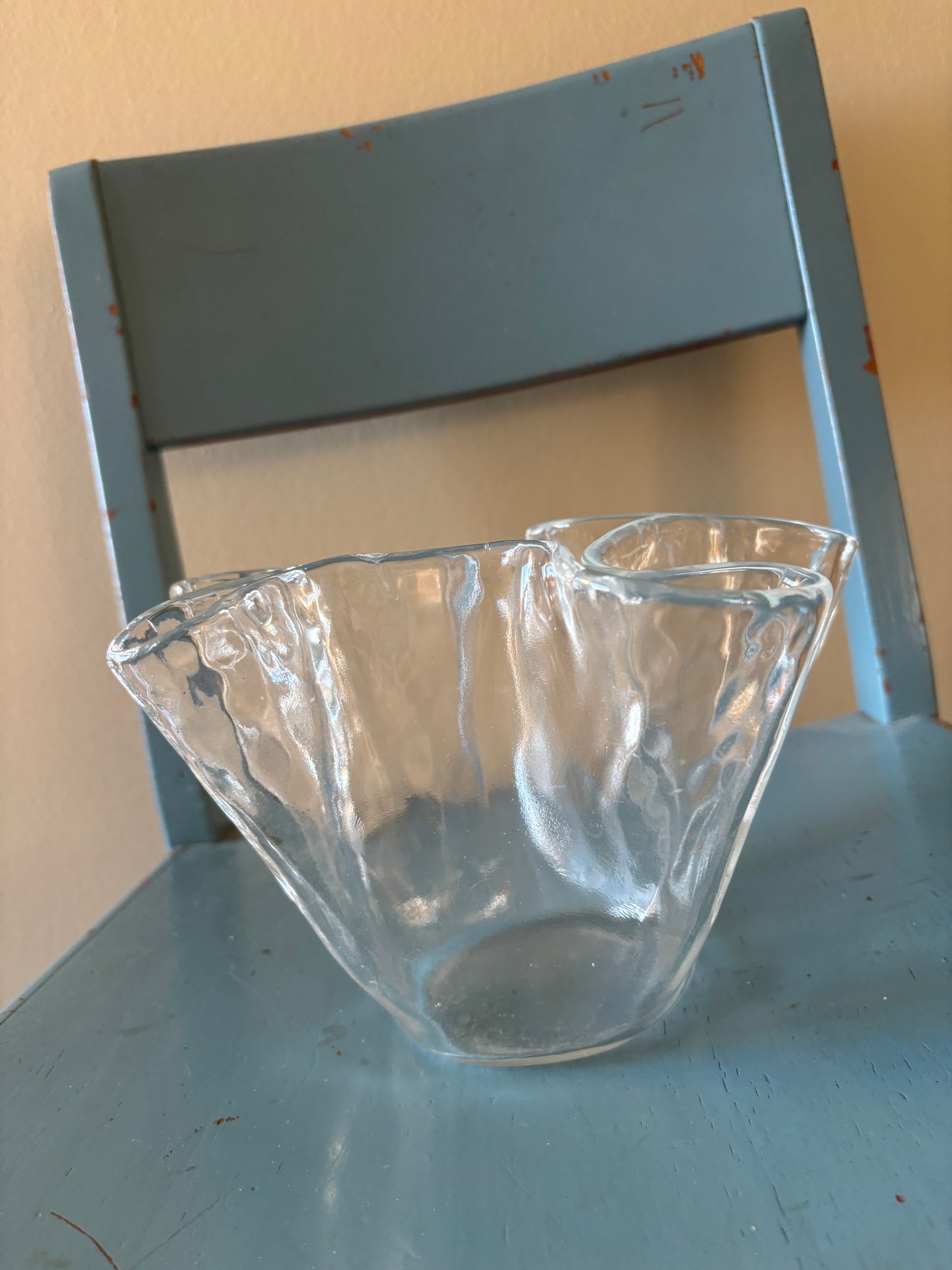 Smuk vase i tyk glas