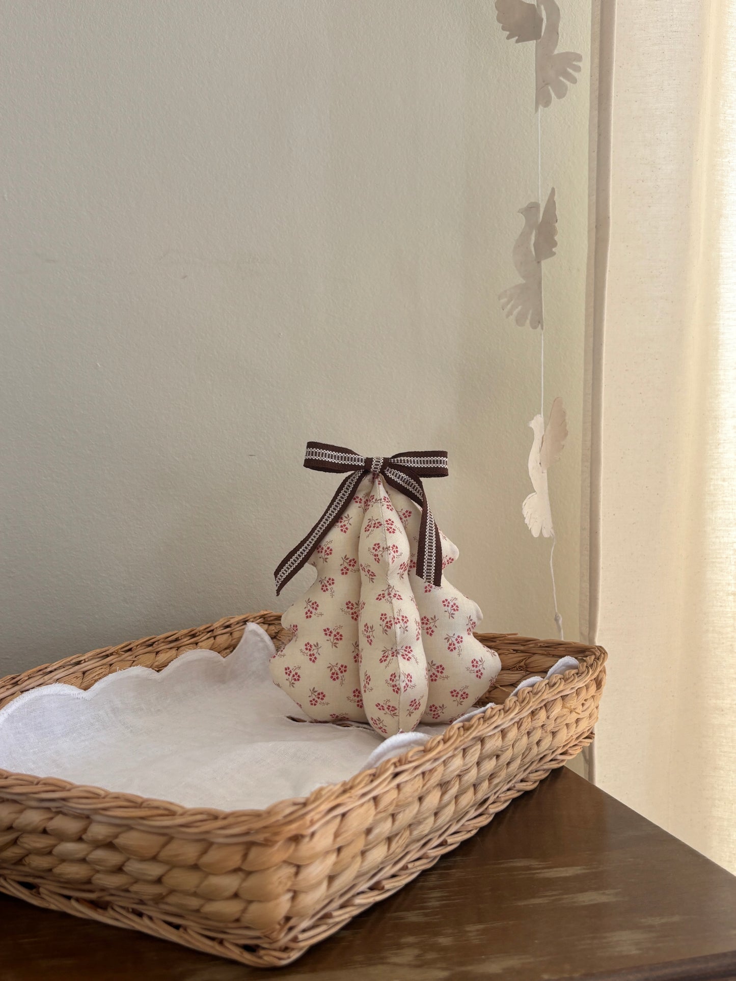 Håndlavet juletræ med sløjfe