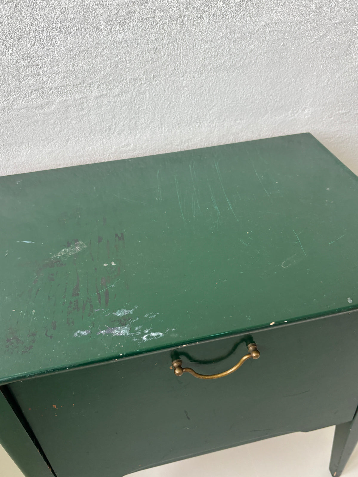 Møbel med en stor skuffe