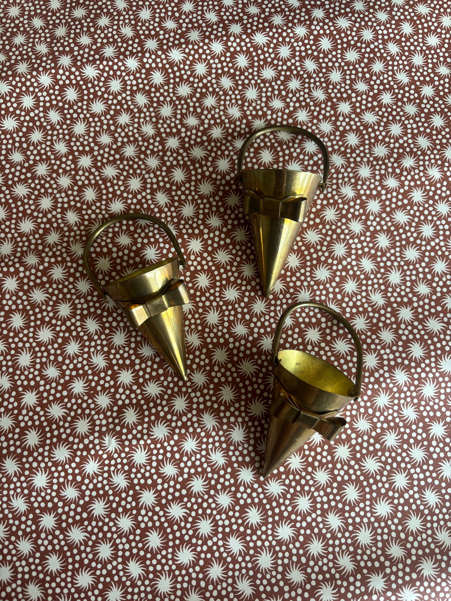 Små messing ophæng med sløjfe