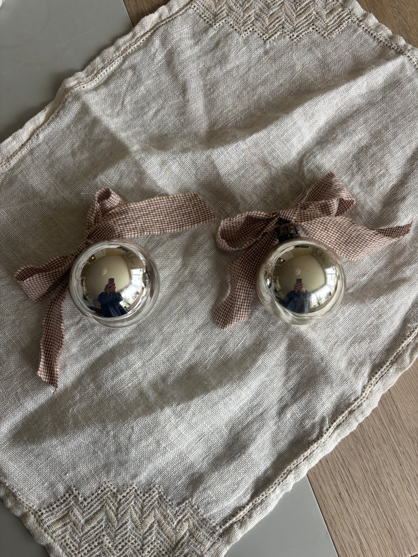 Julekugler med sløjfe