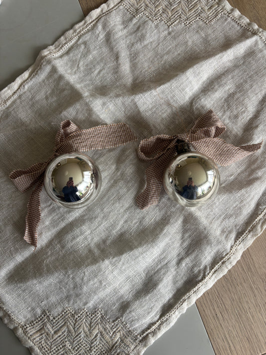 Julekugler med sløjfe