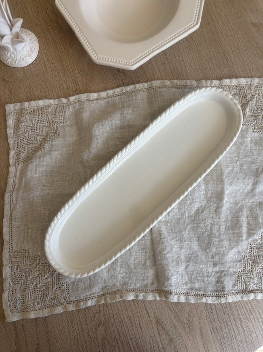 Aflang skål med fineste kant