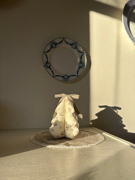 Håndlavet juletræ med sløjfe