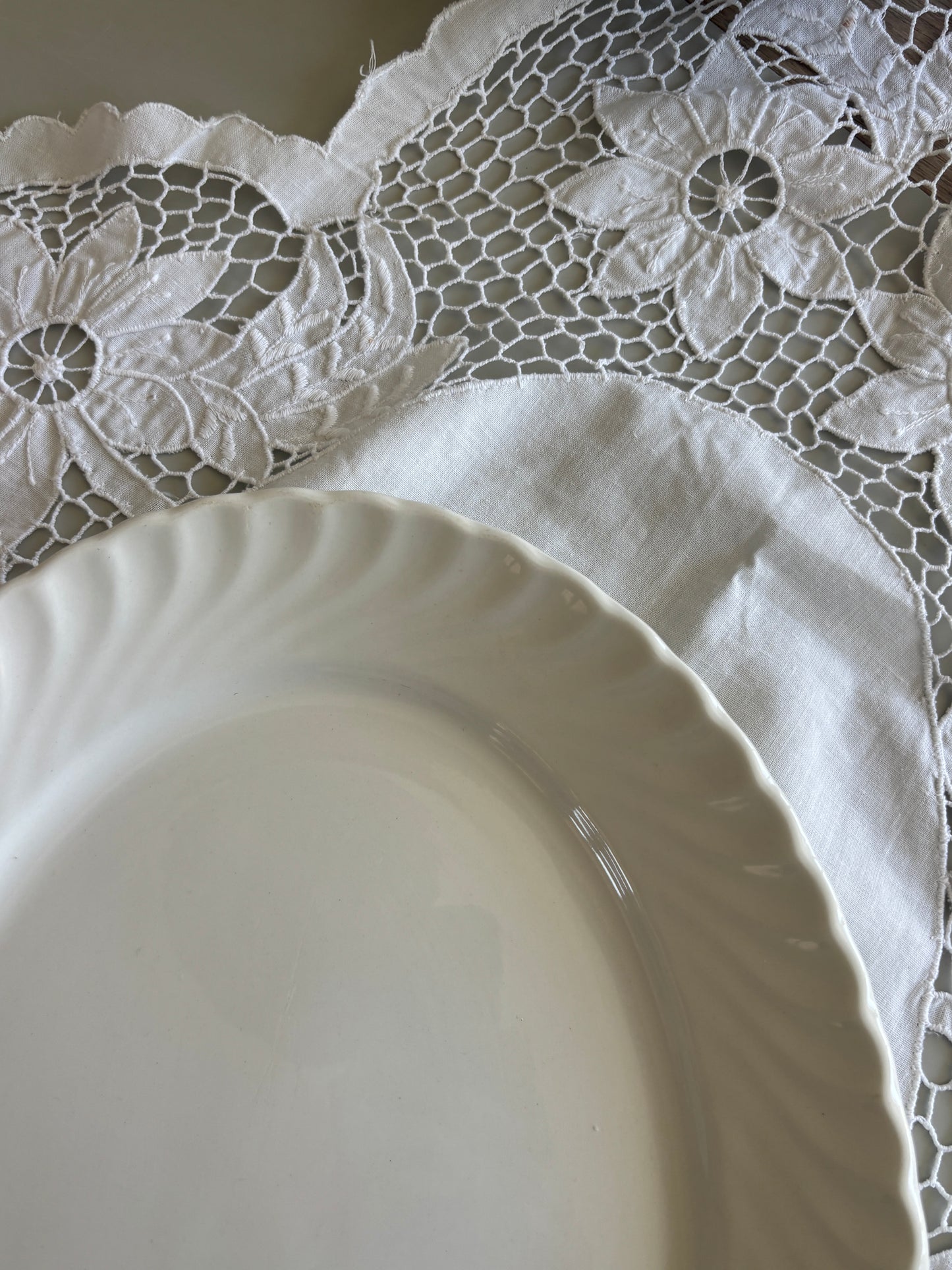Italiensk fad med swirl kant