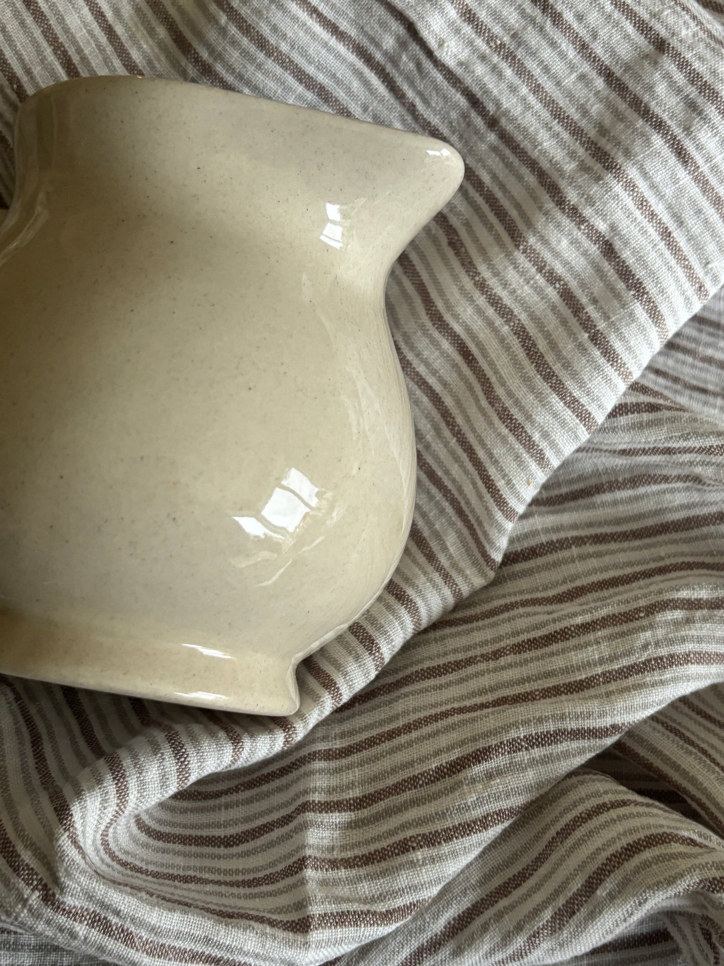 Cremefarvet mælkekande