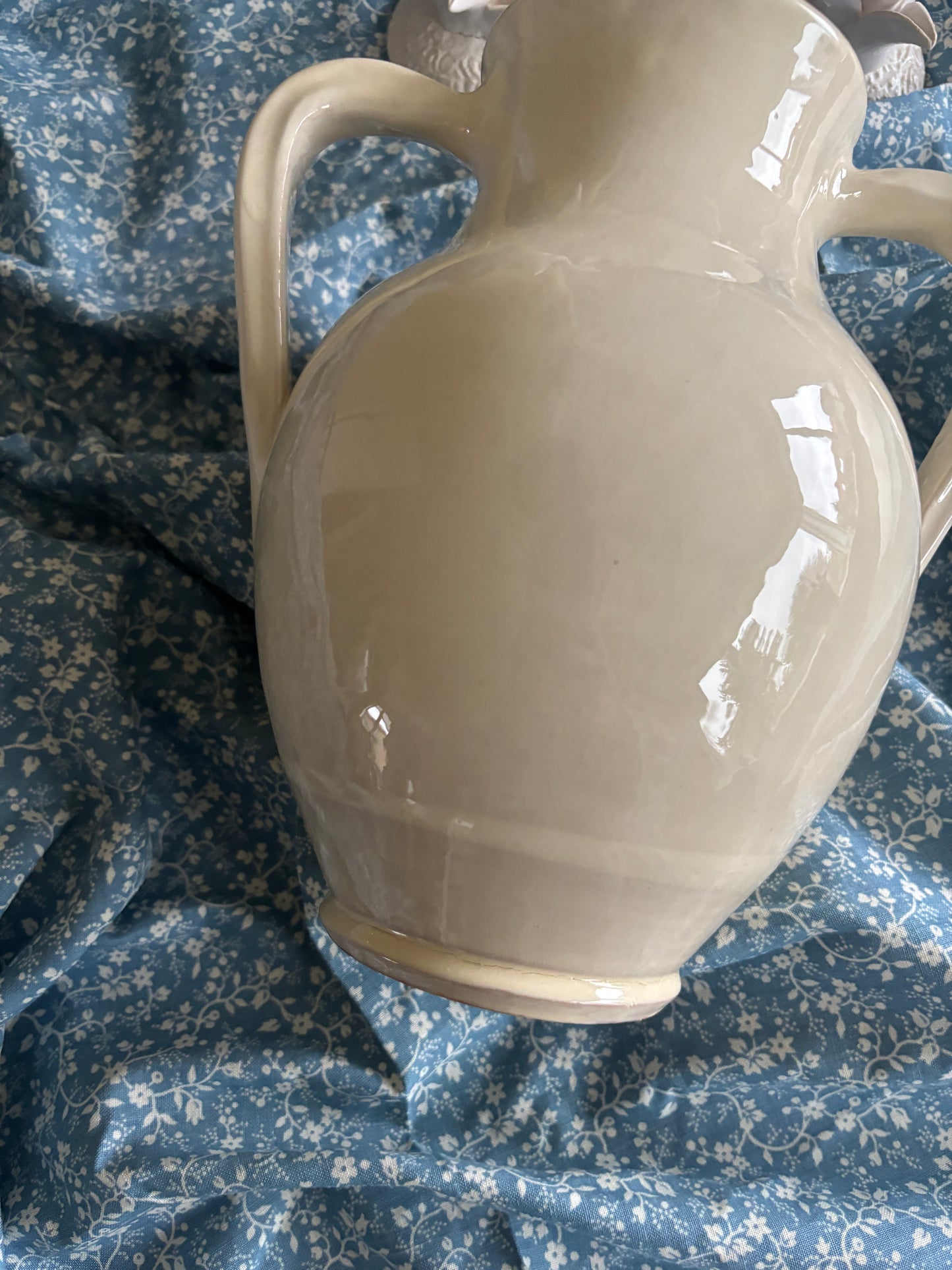 Keramik vase med håndtag, creme