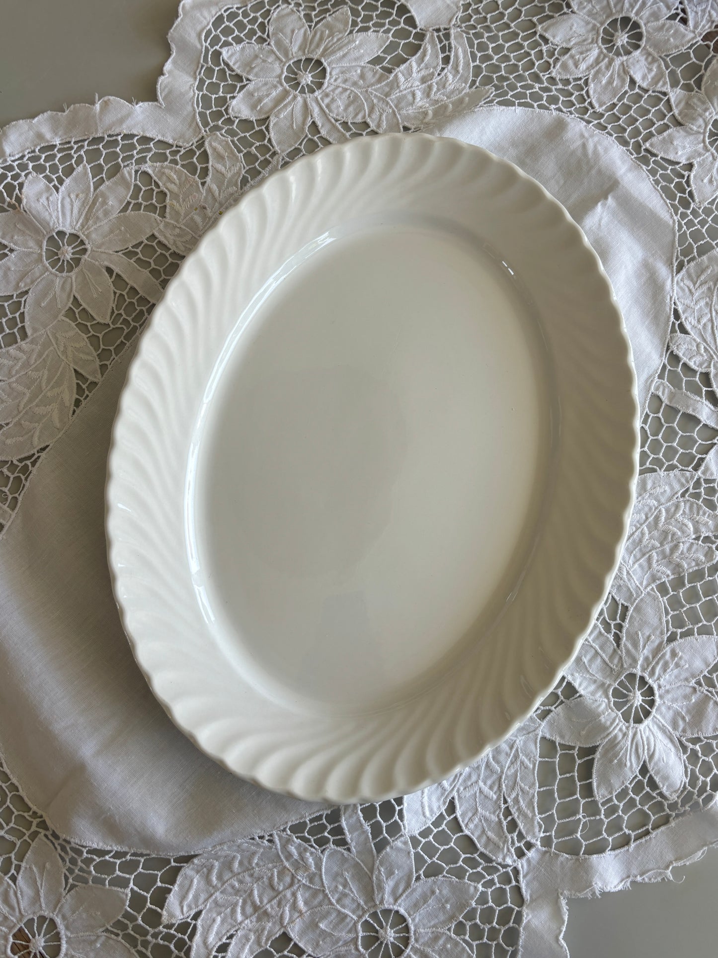 Italiensk fad med swirl kant