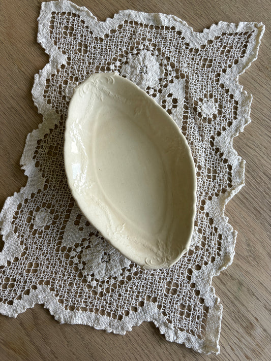 Cremefarvet fransk skål