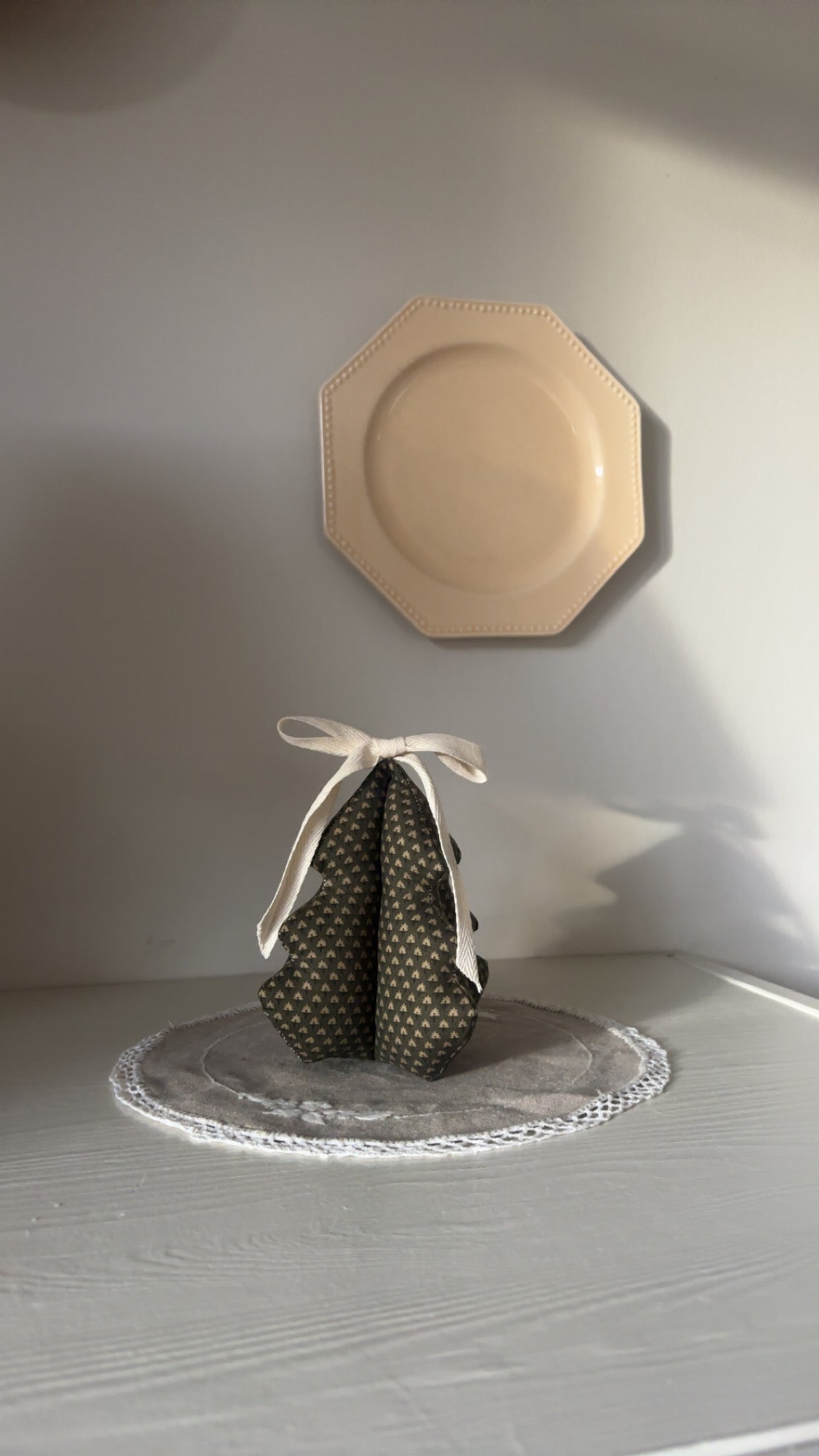 Håndlavet juletræ, brun