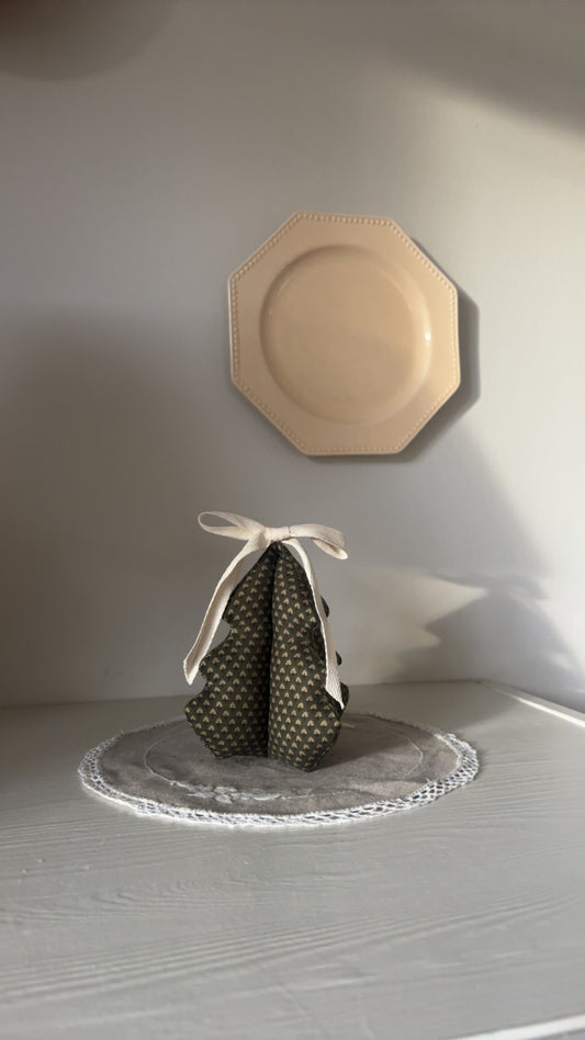 Håndlavet juletræ, brun