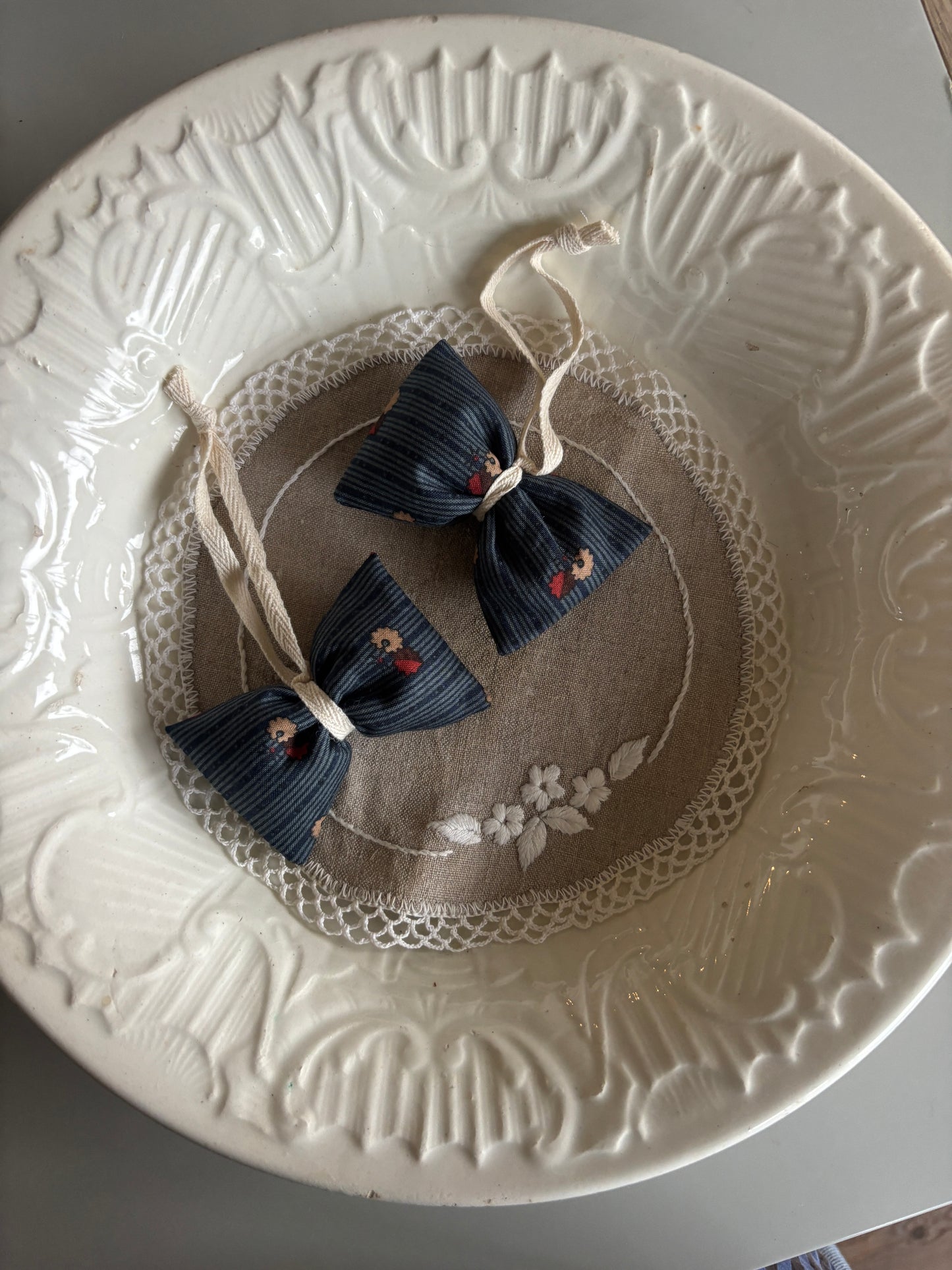 Lille håndlavet sløjfe