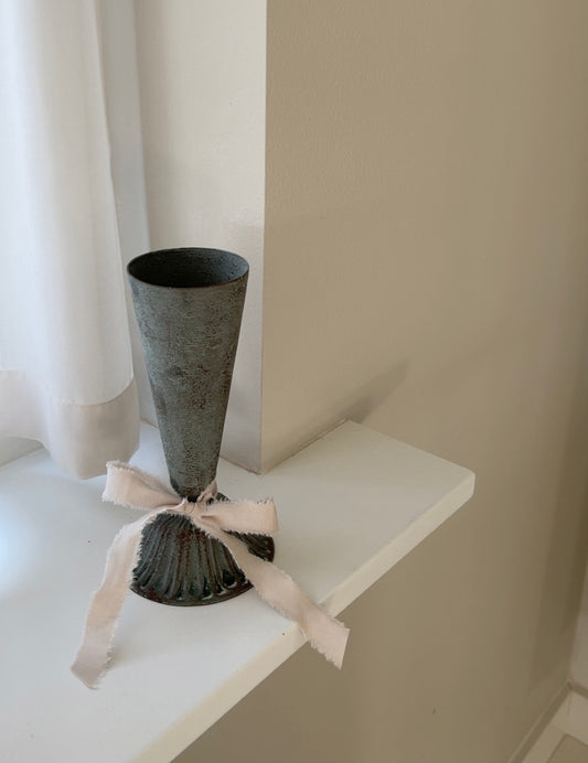 Lille vase med sløjfe