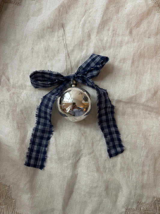 Julekugle med sløjfe