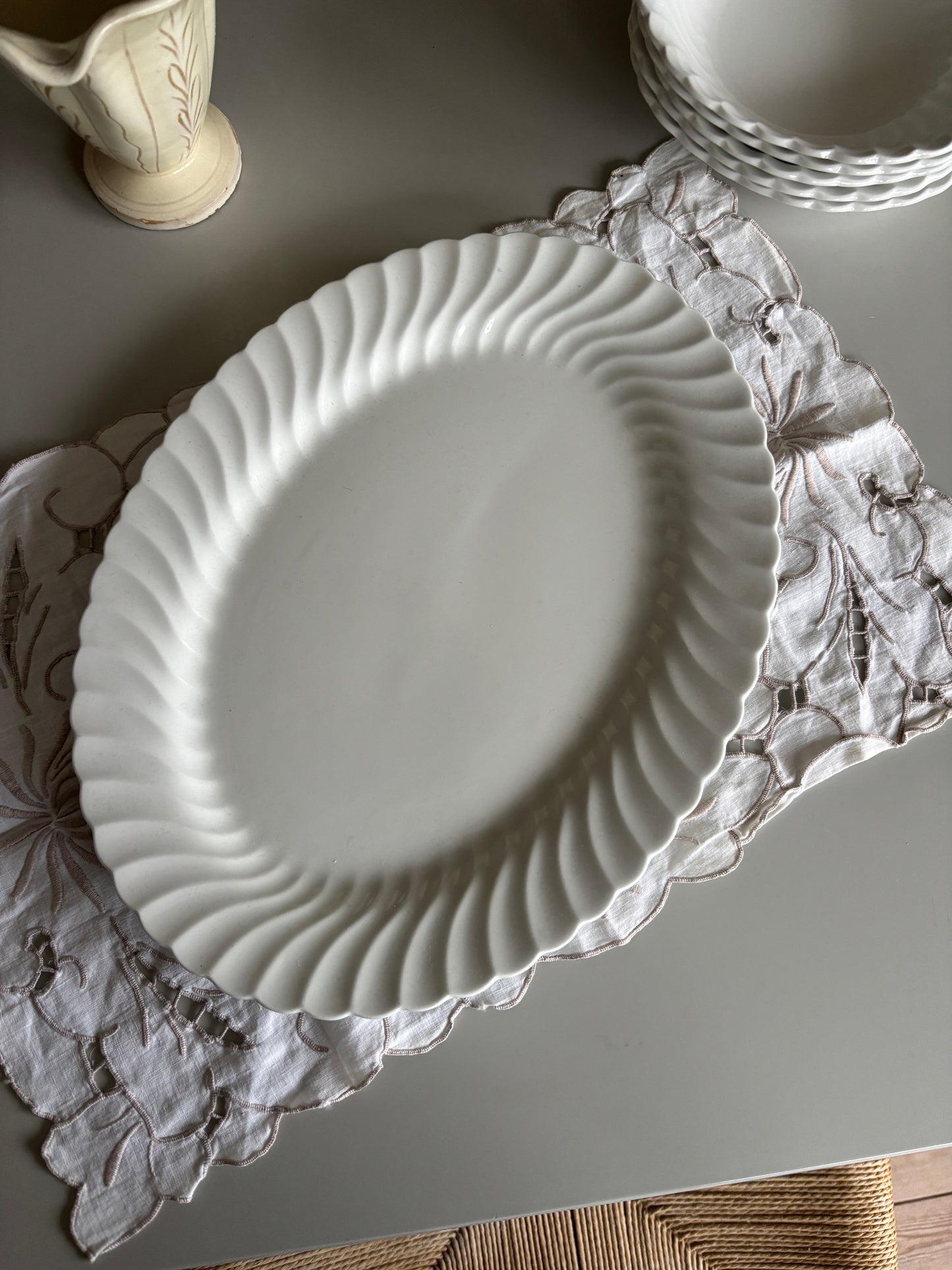 Snowhite fad med swirl kant