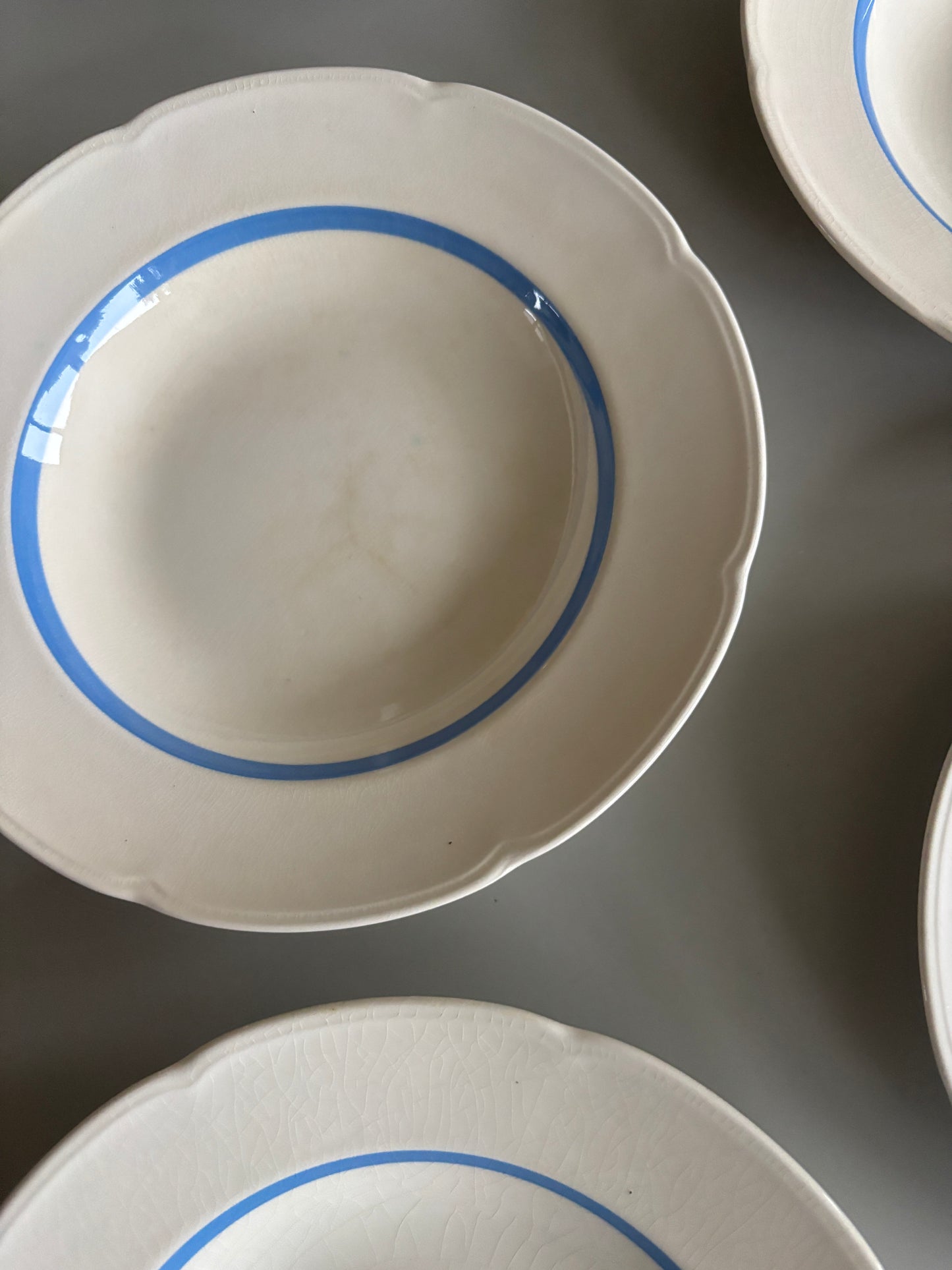 Lone dybe tallerkner