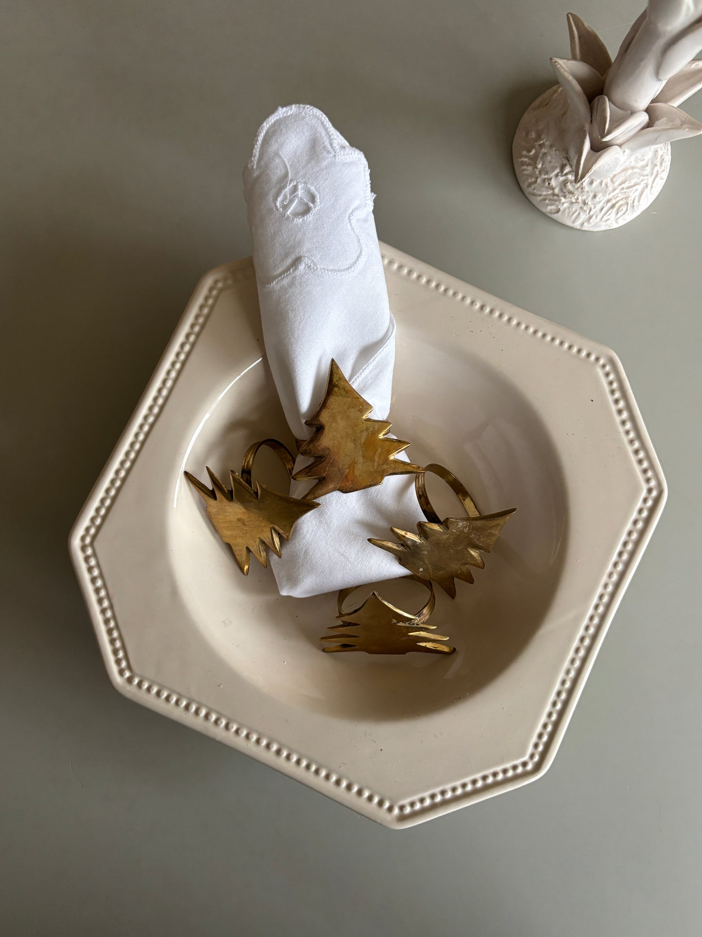 Serviet ringe i messing