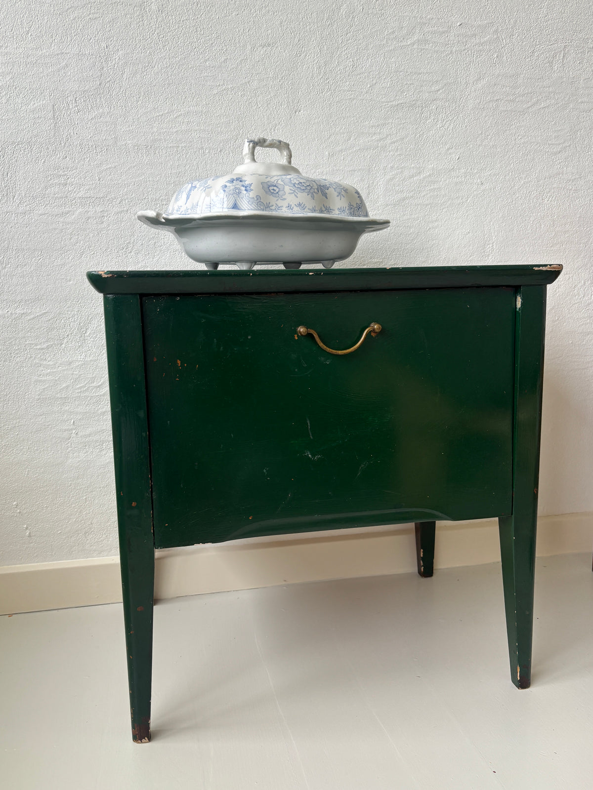 Terrin med lilla/blå motiv