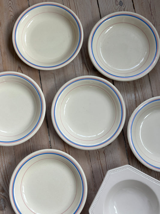 Cremefarvet DDR tallerkner