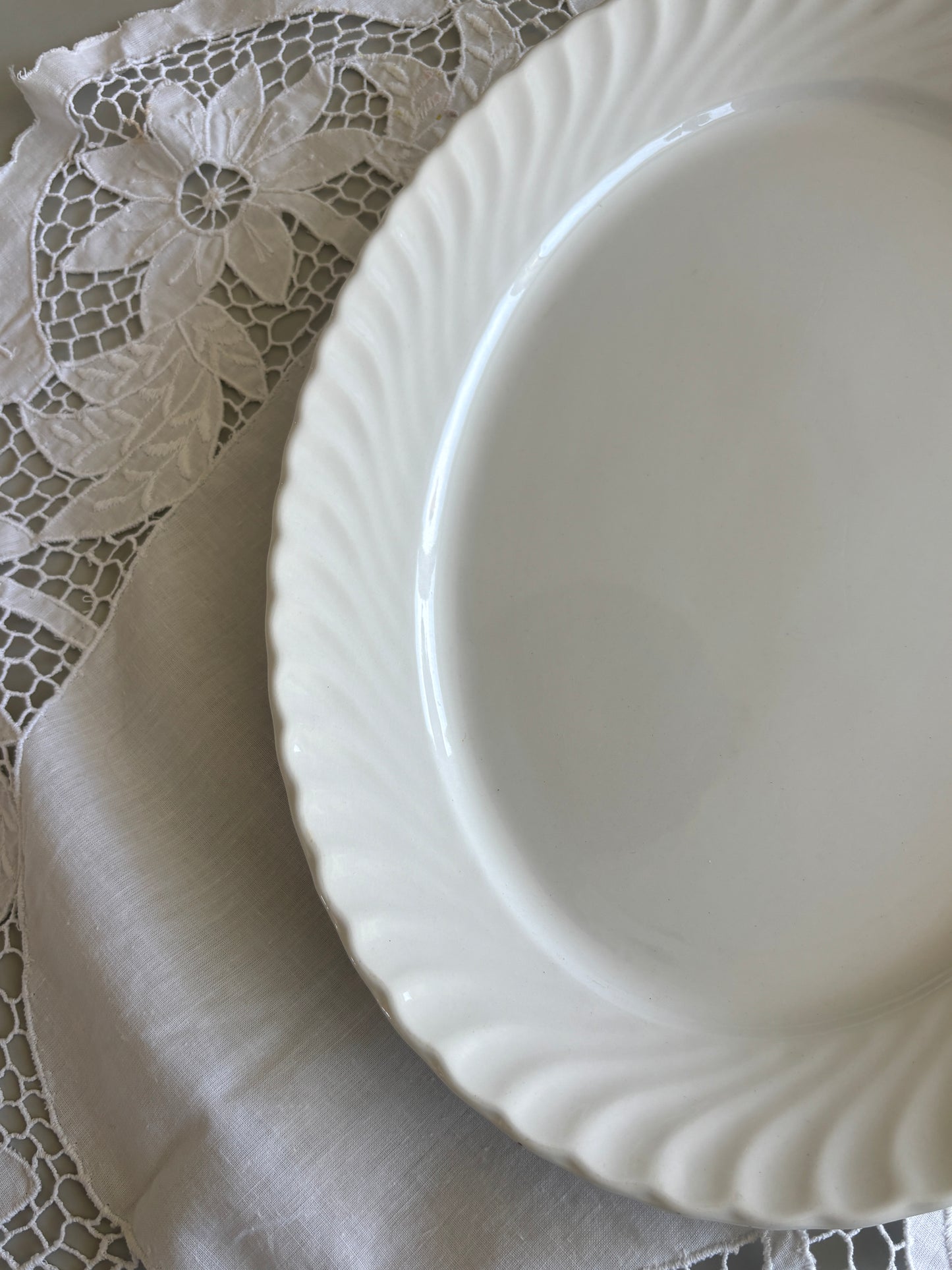 Italiensk fad med swirl kant