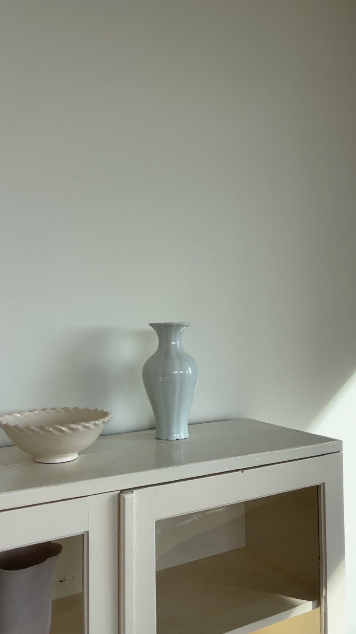 Enkelt hvid vase