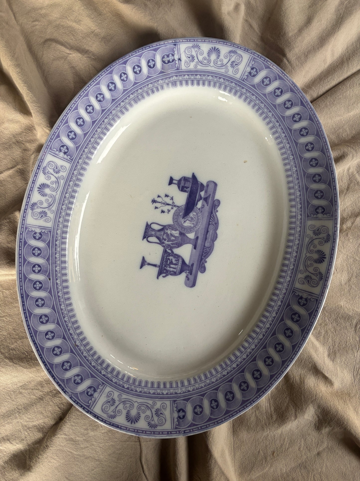 Stort vintage fad med lilla motiv