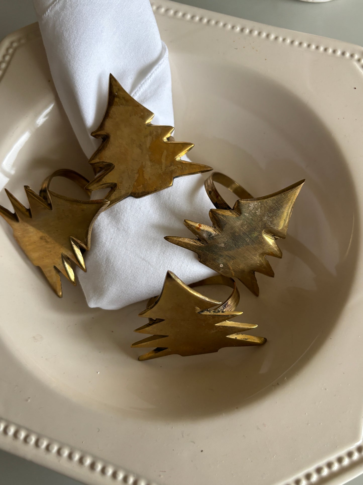 Serviet ringe i messing