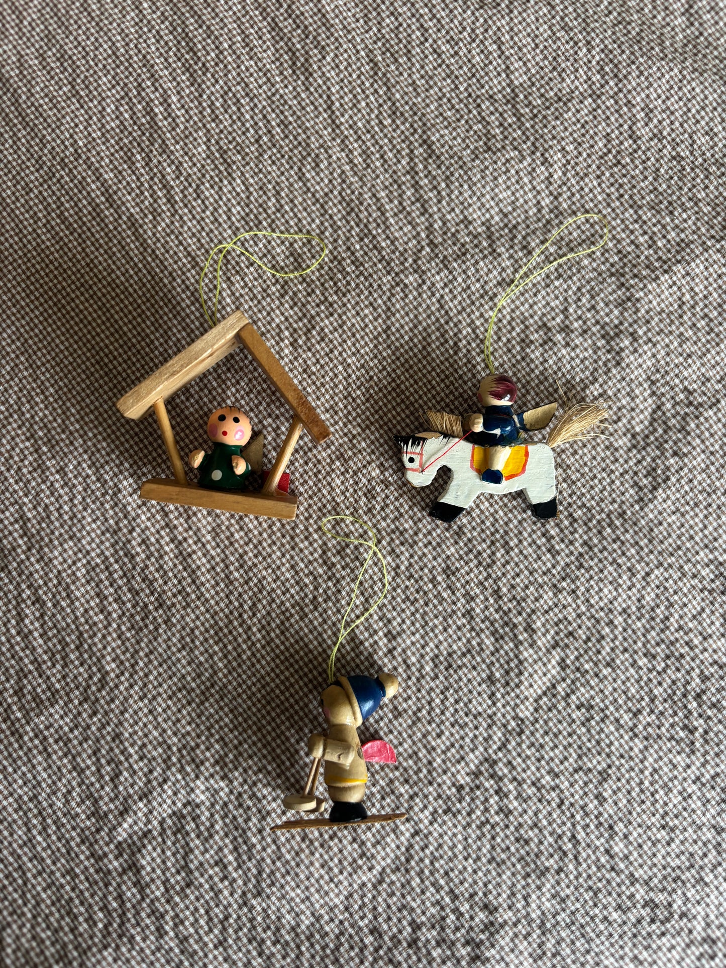 Fint gammelt juleophæng i træ