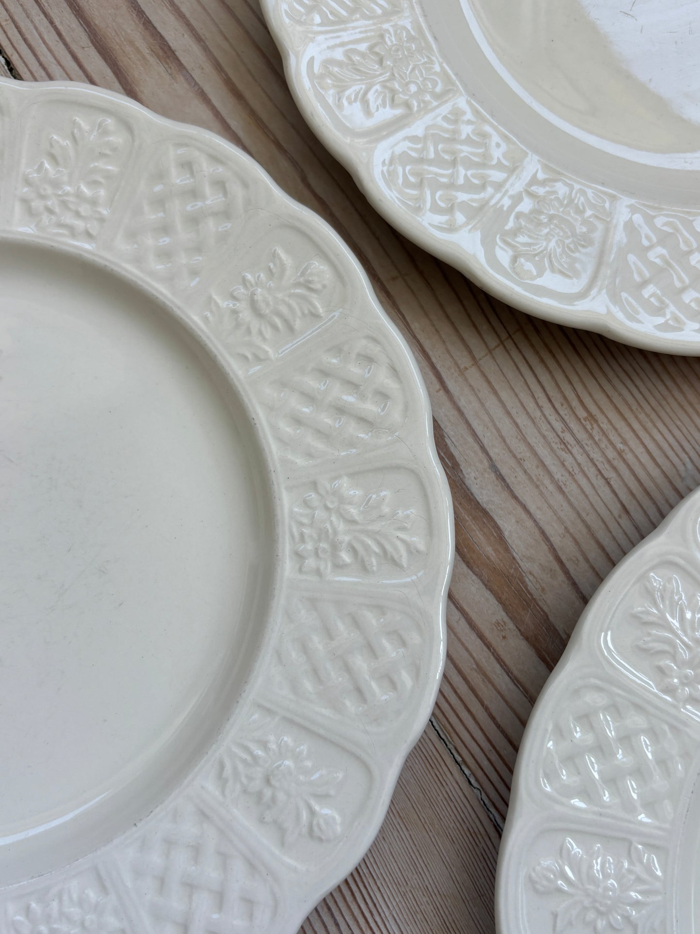 Cremefarvet frokost tallerkner