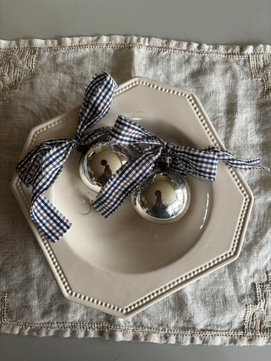 Julekugler med sløjfe