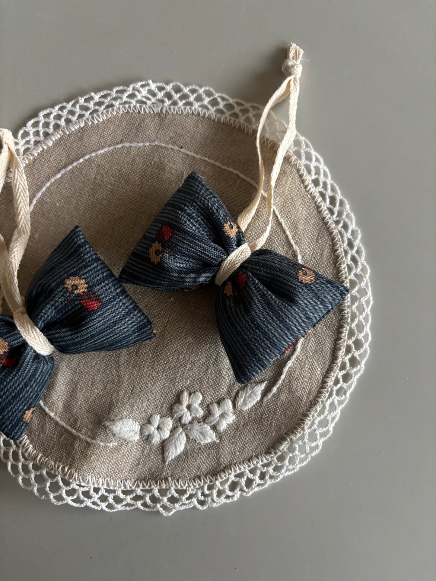 Lille håndlavet sløjfe