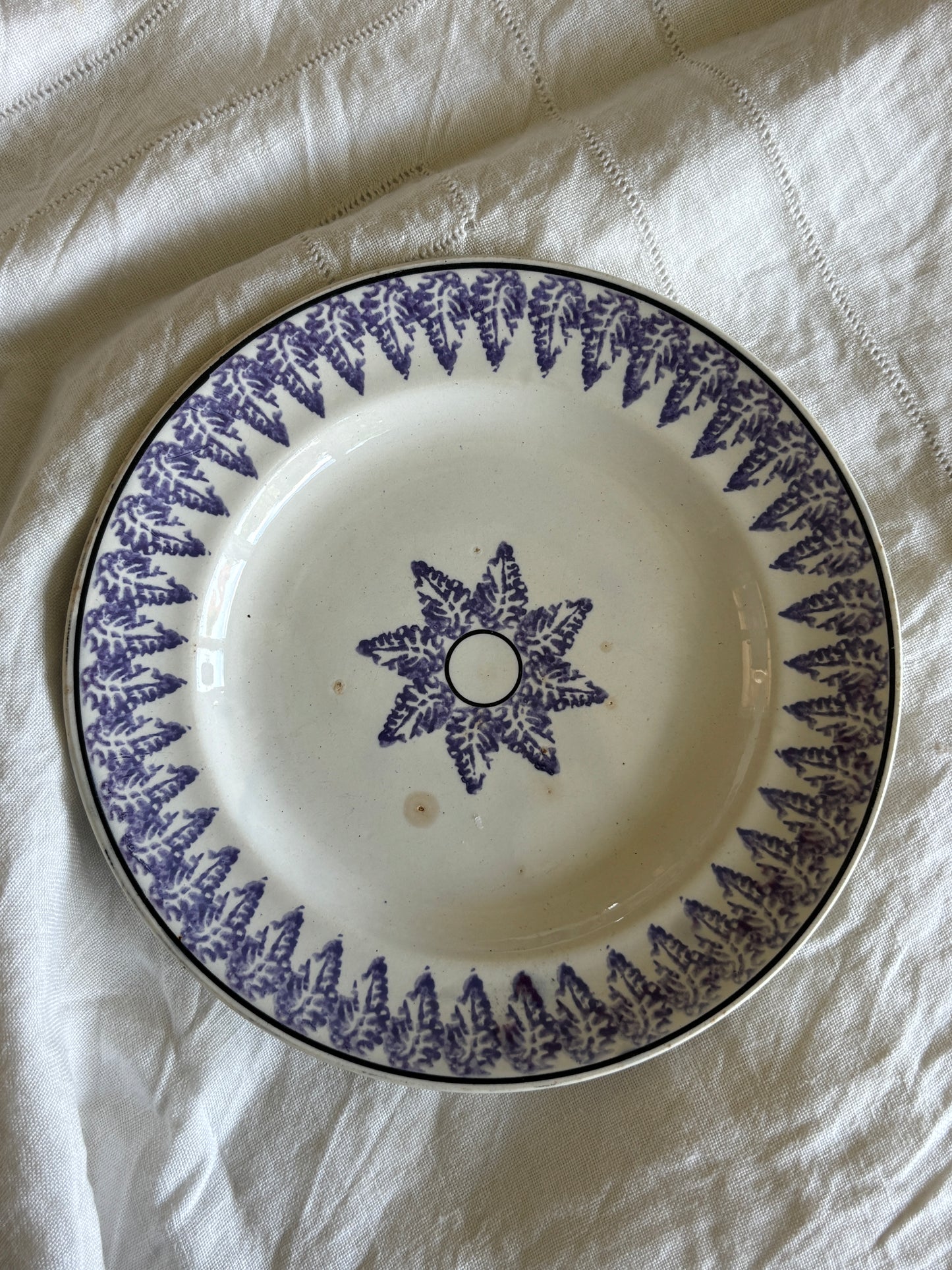 Gammel platte, lilla motiv