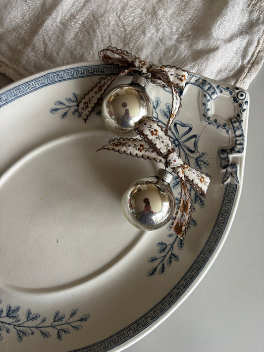 Julekugler med sløjfe