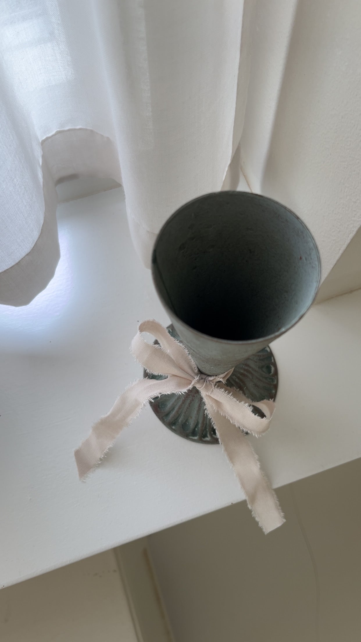 Lille vase med sløjfe