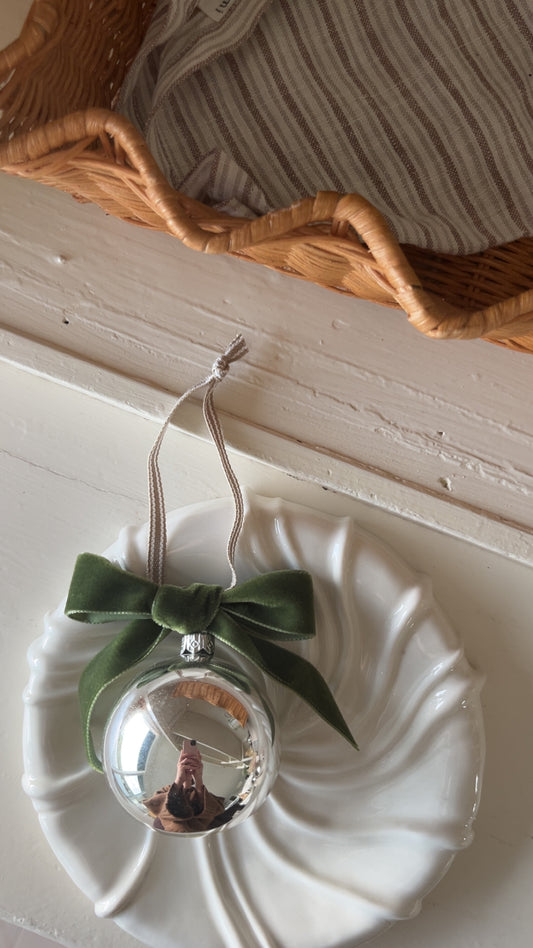 Julekugle med velourbånd, grøn